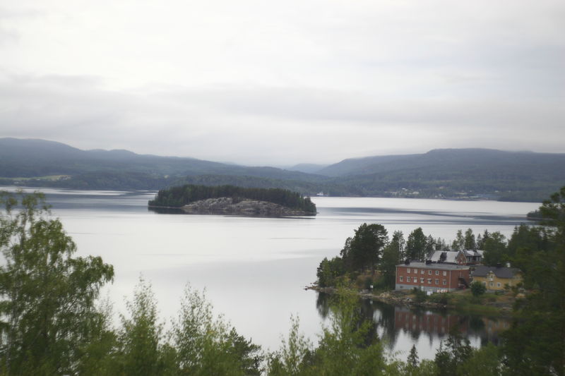 Красивые шведские дома на красивом шведском озере