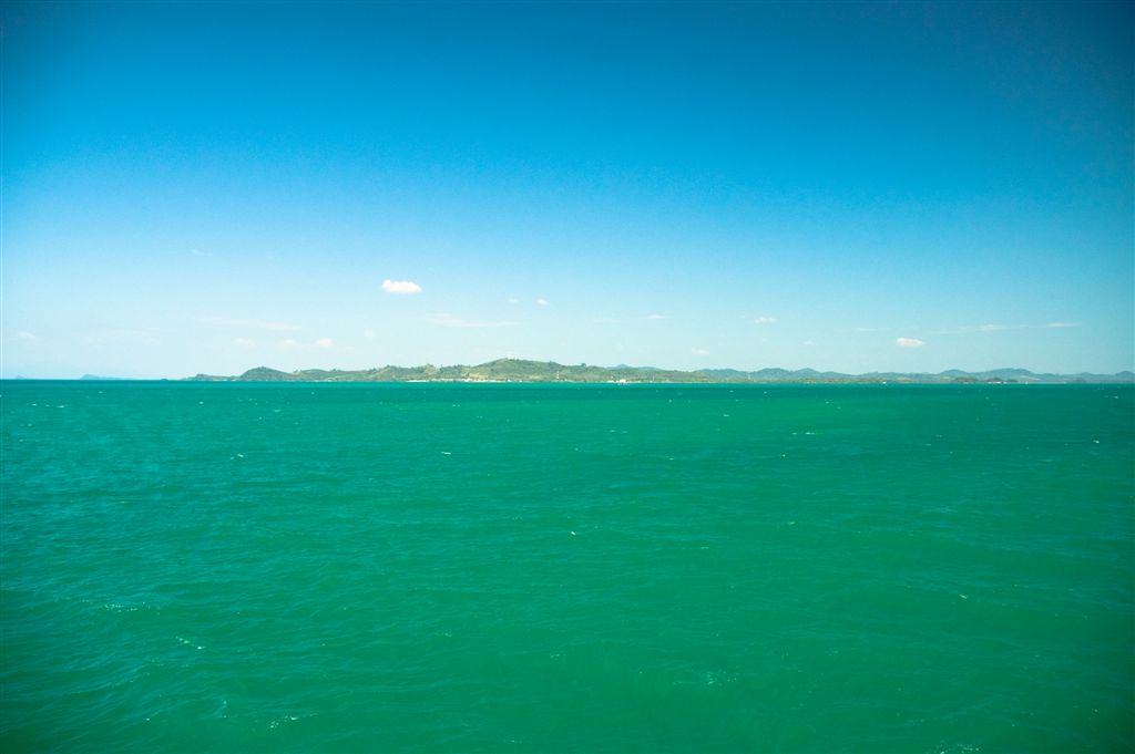 Тайланд. Остров Ко Чанг. Такого дико красивого моря я не видел никогда.
