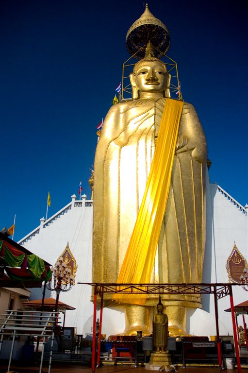 Бангкок. Самый большой в городе Будда. Золотой.