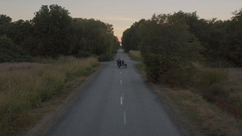 Dirk.Gently.s.Holistic.Detective.Agency.1x03.Rogue.Wall.Enthusiasts.ITA.ENG.1080p.BDMux.x264-Fratposa.mkv_snapshot_34.34_[2017.0