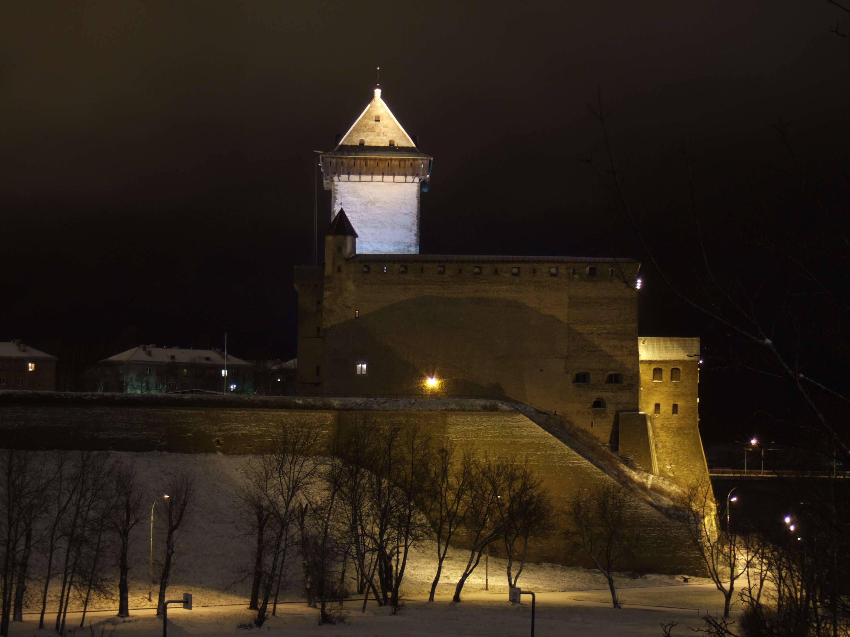 Крепость нарва. Нарвский замок Эстония. Нарвский замок Германа. Замок Германа в Нарве. Крепость в Нарве Эстония.