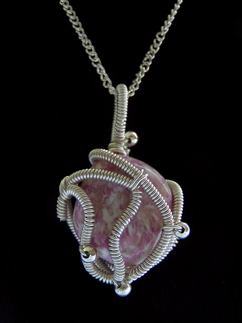 lt-purple-wire-pendant.jpg