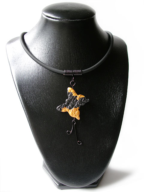 black-and-gold-pendant-03-2.jpg