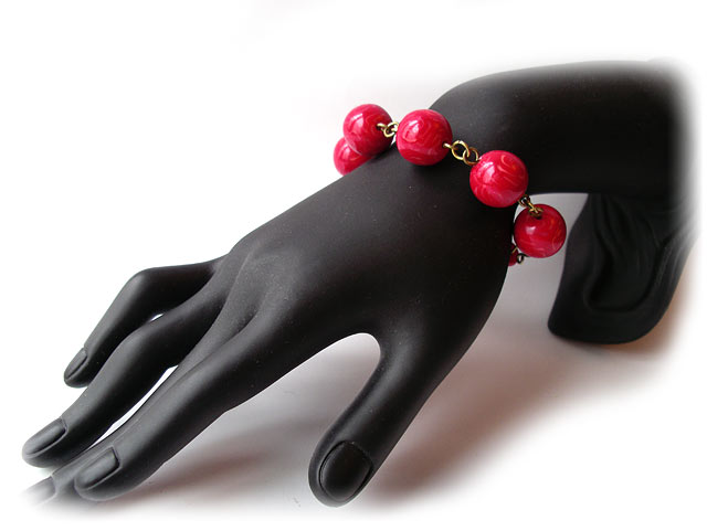 red-braclet-big-beads.jpg