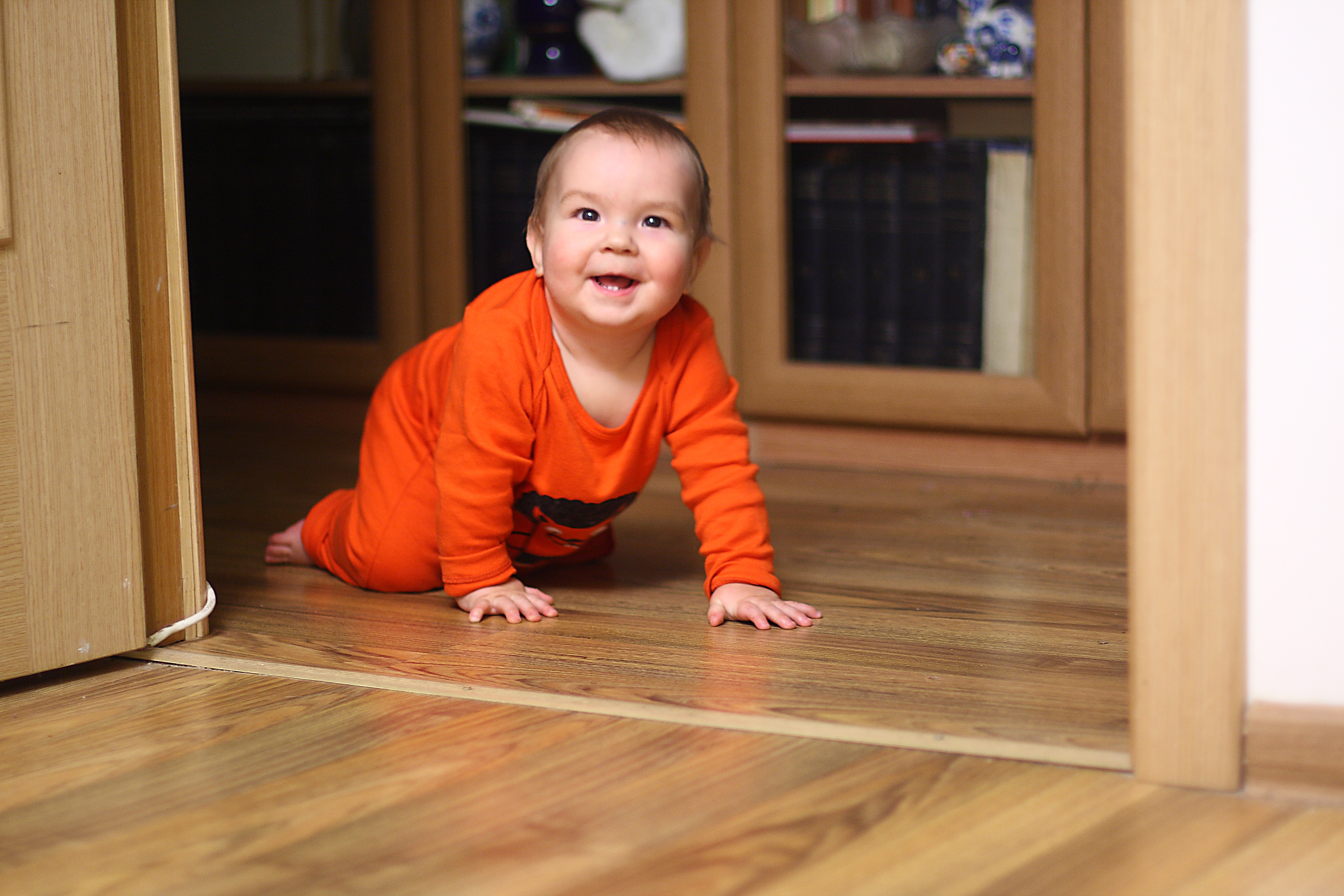 grish_7month_orange_crawling