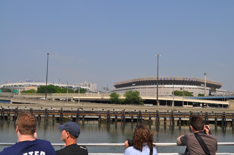 Старый и новый стадионы New York Yankees - реально культовой команды Нью-Йорка