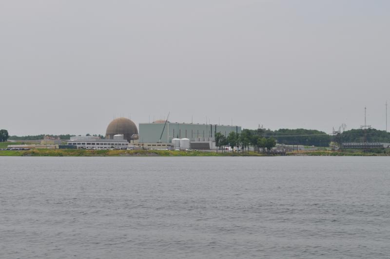 Пленэр предполагал озеро, на берегу которого уютно расположилась местная атомная станция