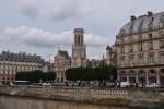 Сен-Жермен-л'Осерруа стоит прямо напротив Лувра и была домашней церковью династии Валуа