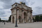 Малая Триумфальная арка находится между Лувром и садом Тюильри