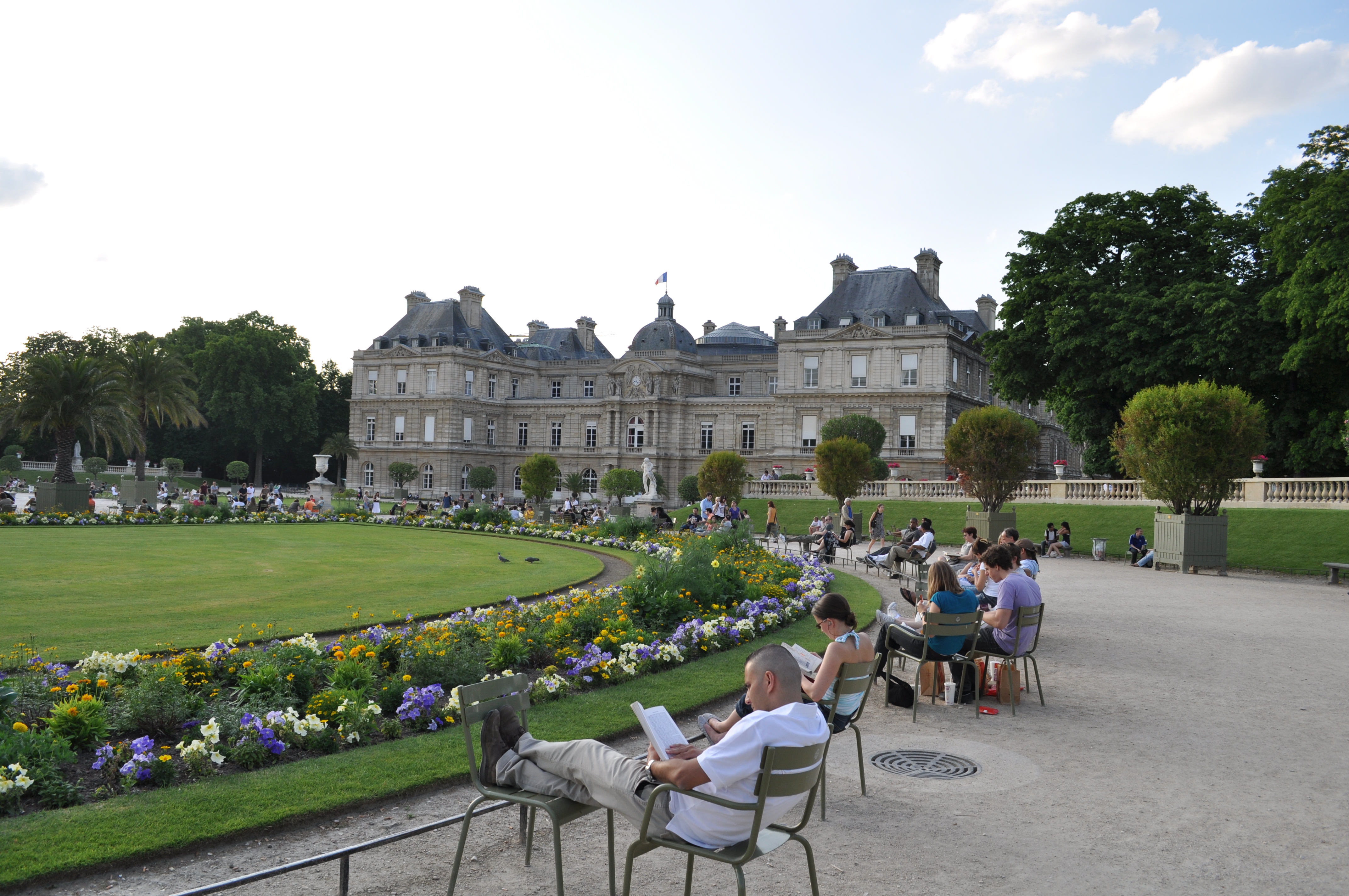 Люксембургский дворец - место заседаний Сената Франции