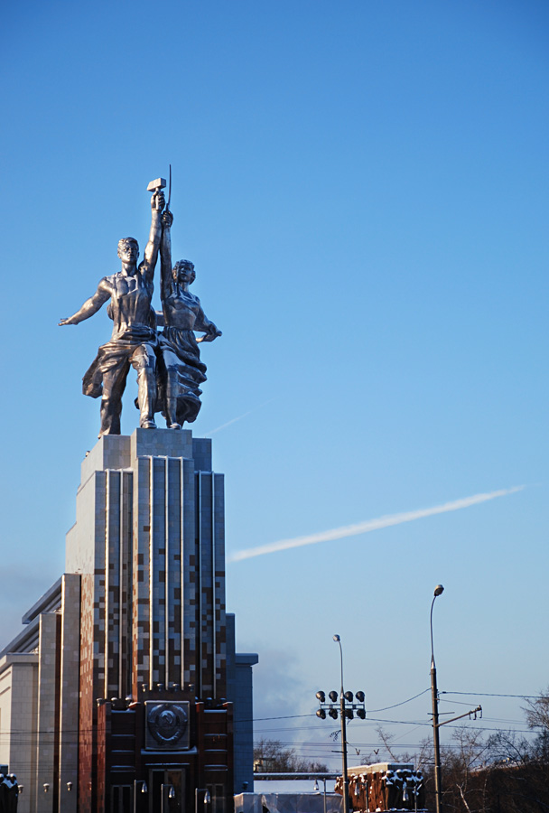 Рабочий и колхозница